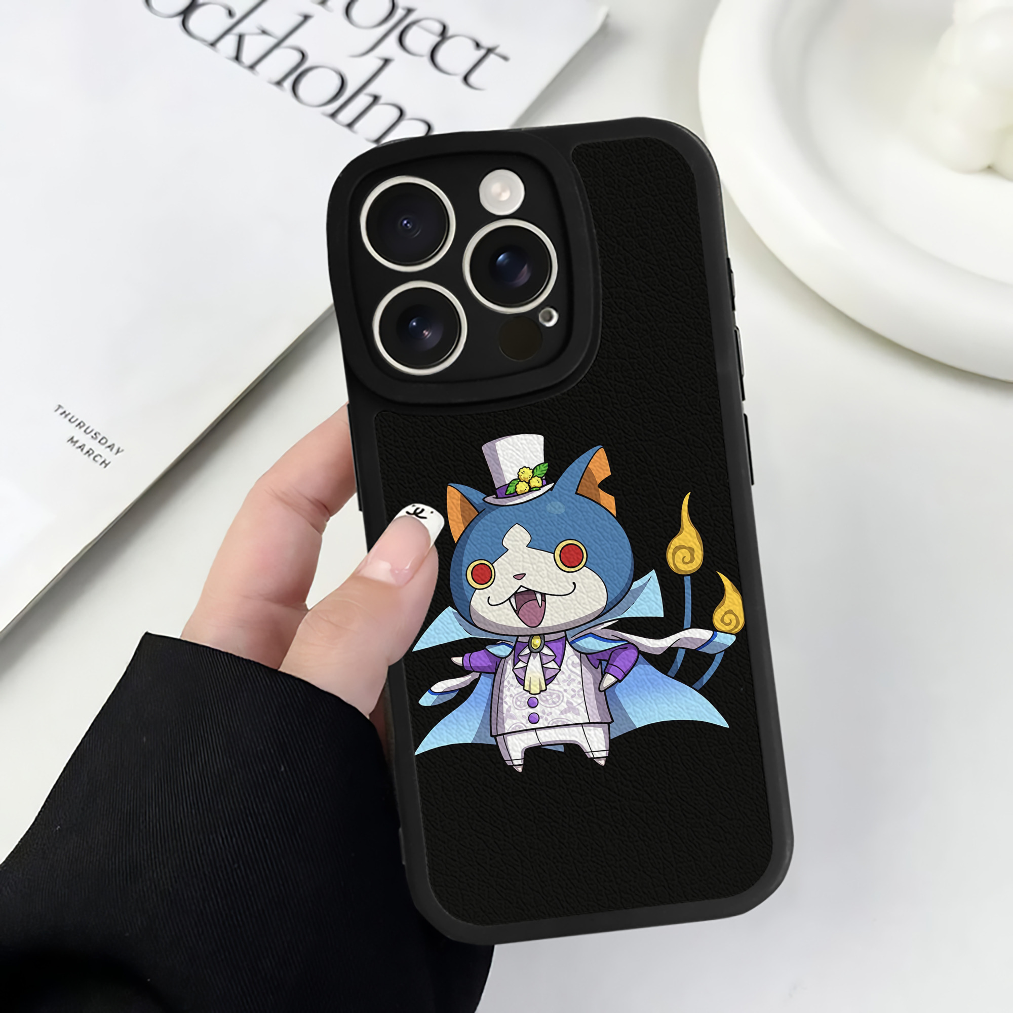 （画像用） 妖怪ウォッチ Yo-kai Watch 【iPhone 16シリーズ対応】シリコンスマホケース（レザー調） 材質：シリコン